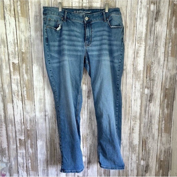 Maurices Denim - Maurices Mid Rise Light Wash Short Straight Leg Jeans